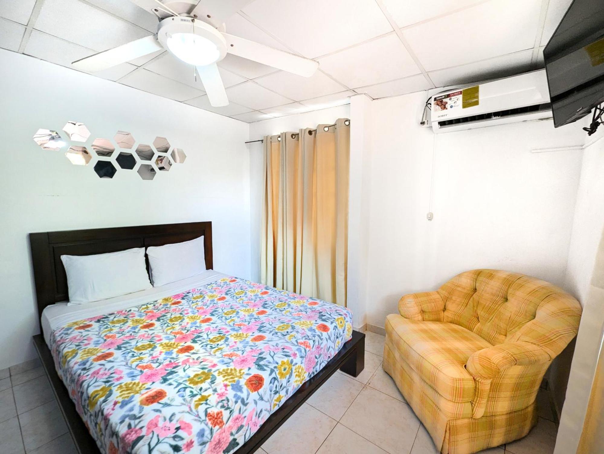 Hostal Yoha Panama City Ngoại thất bức ảnh